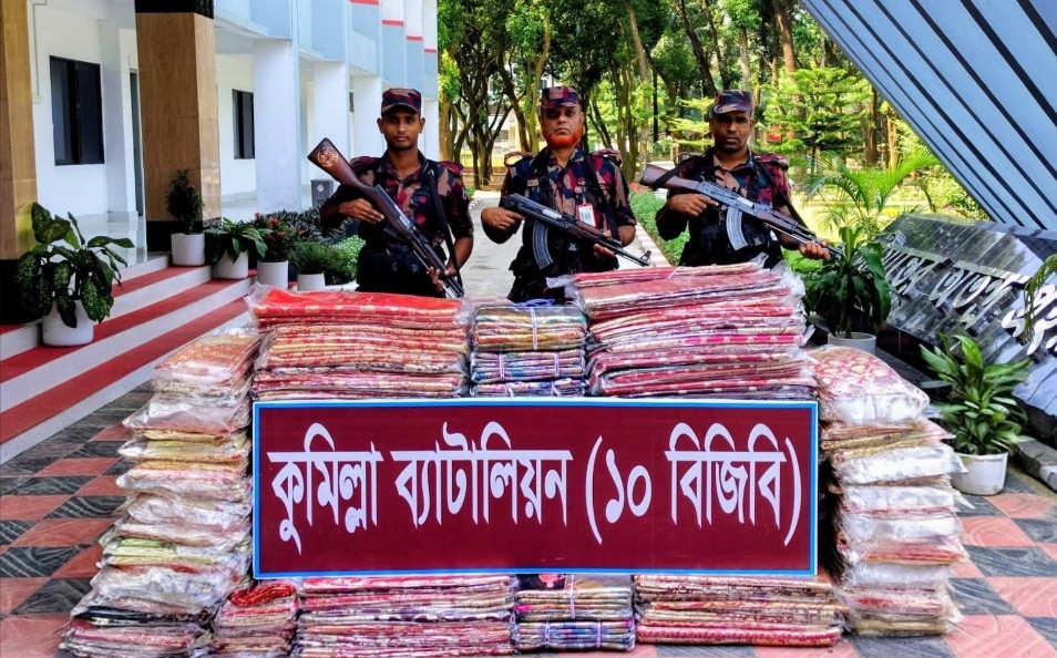 কুমিল্লা সীমান্তে ভারতীয় শাড়ি জব্দ